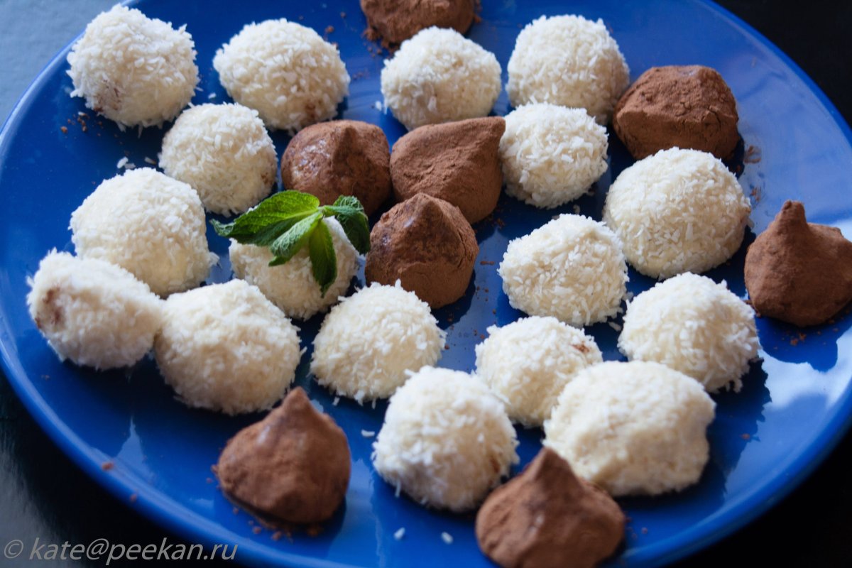 Шоколадные шарики с кокосовой стружкой