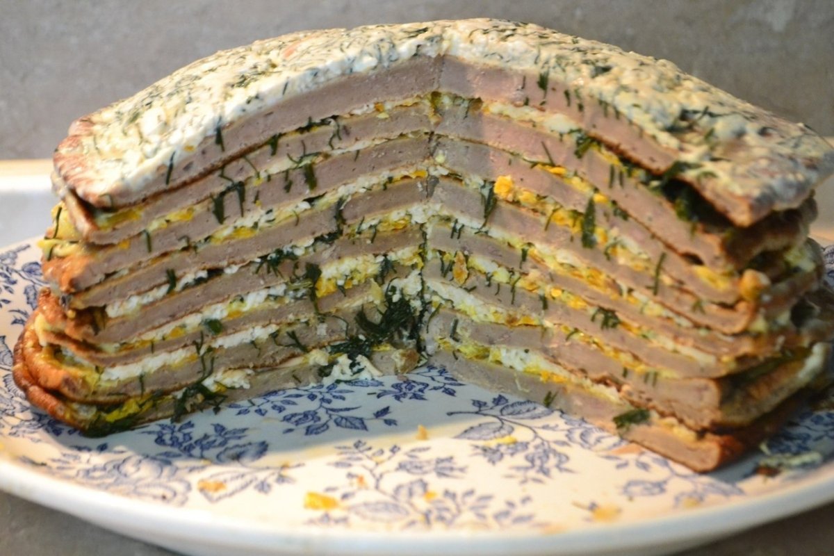 Печёночный торт с грибами луком и морковью