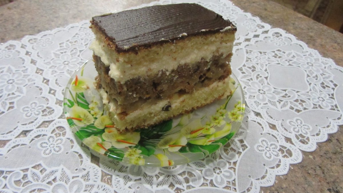 Торт с медовыми коржами и кремом чиз