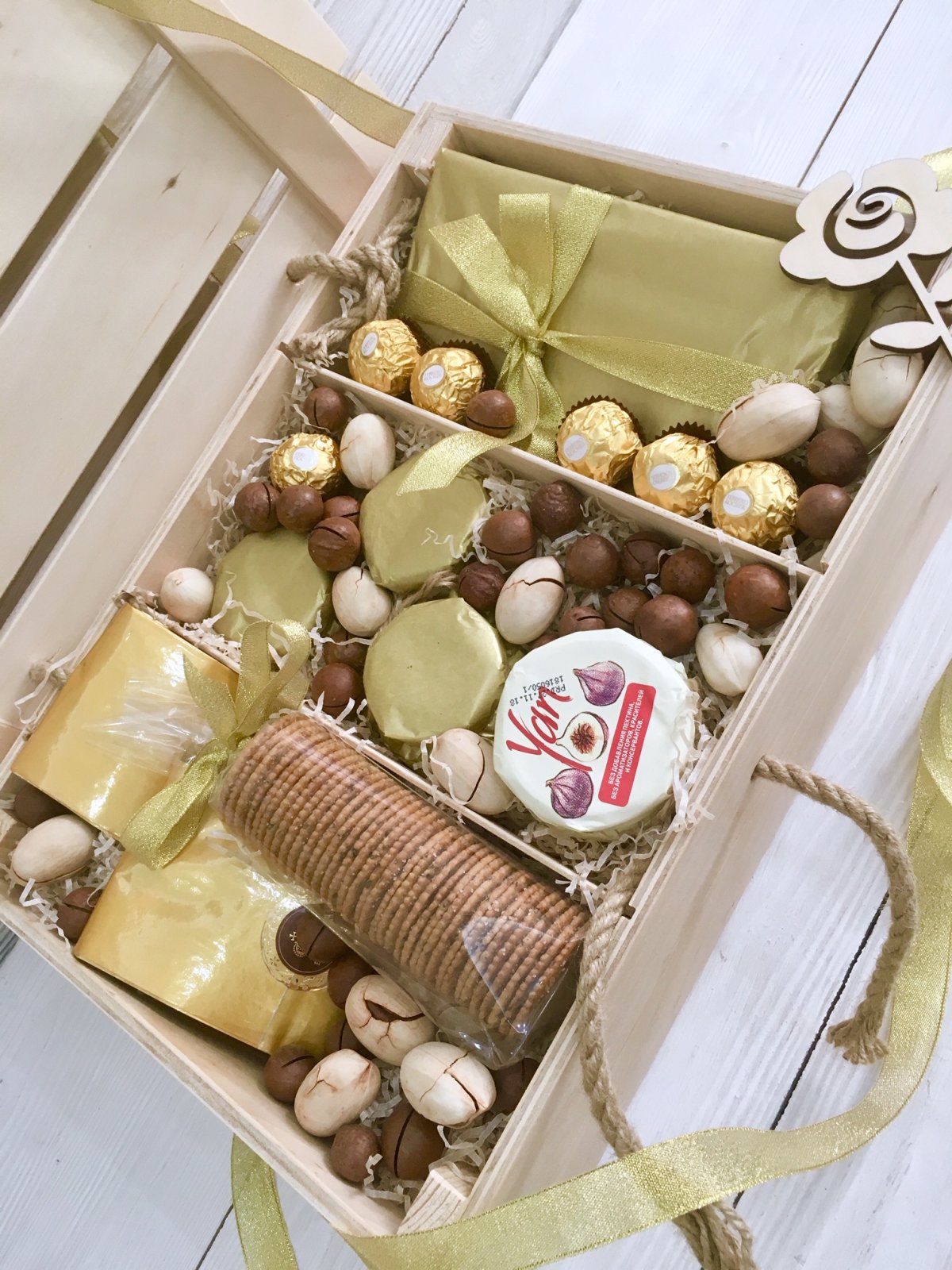Белая коробка для конфет Chocolate Handmade Sweets
