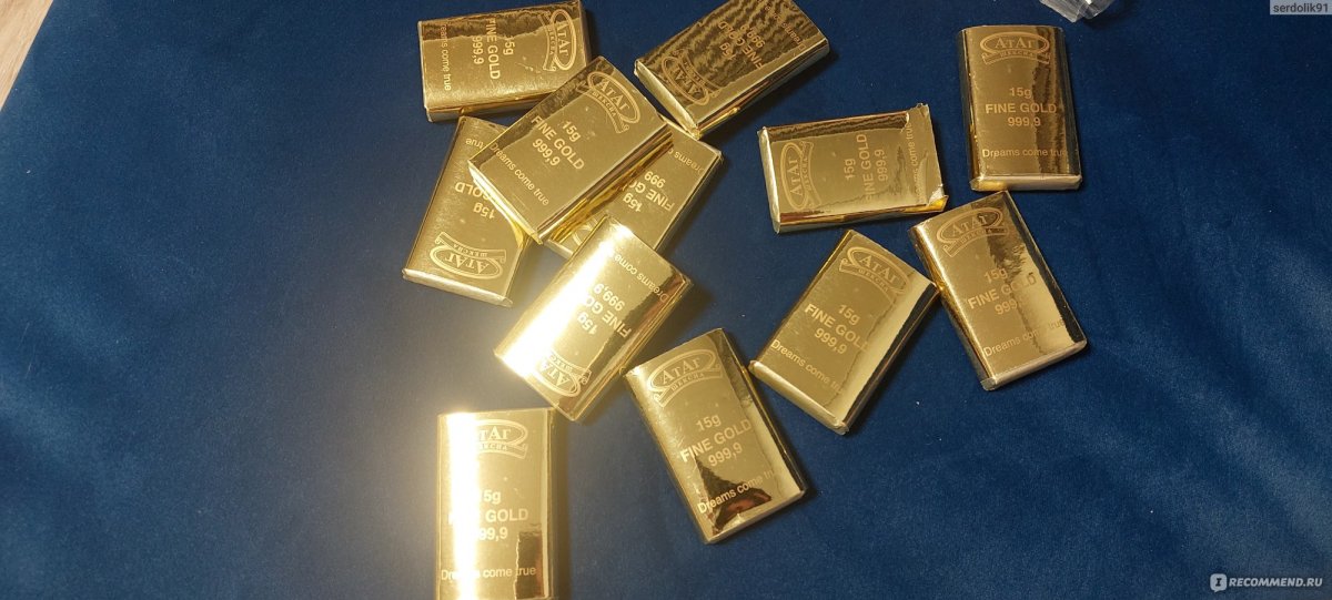 Золотые слитки и монеты