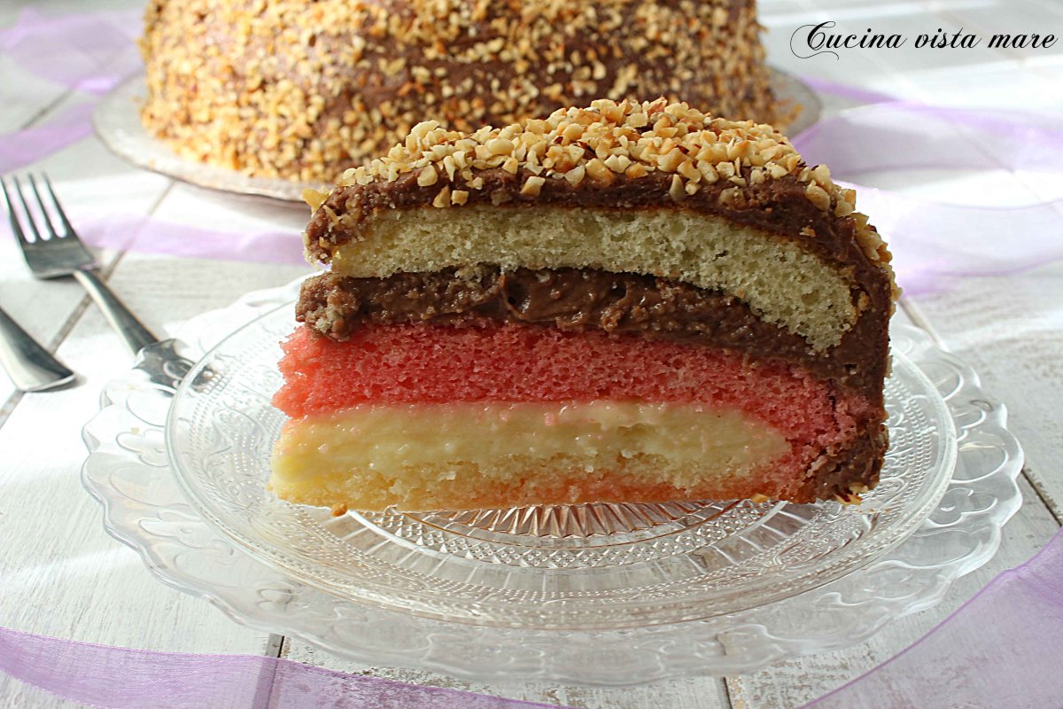 Клубничное конфи и лимонный курд в торте
