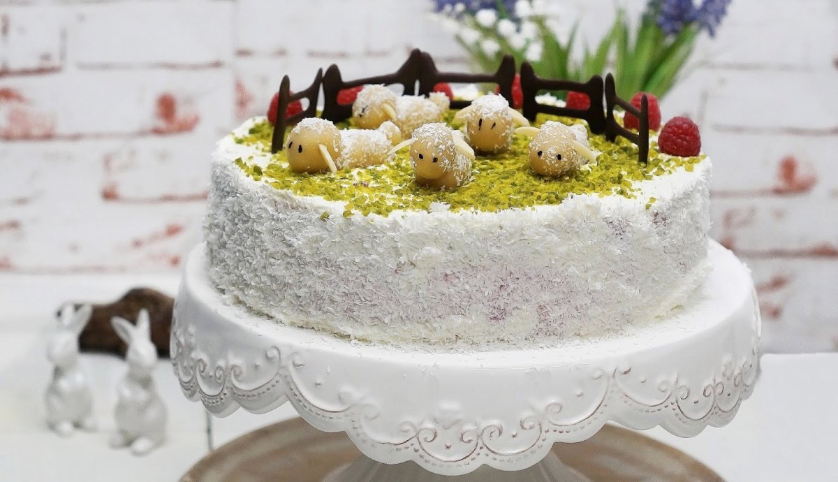 Детский торт с макарунами