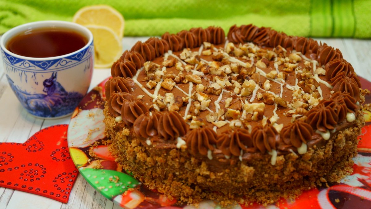 Торт посыпанный орехами