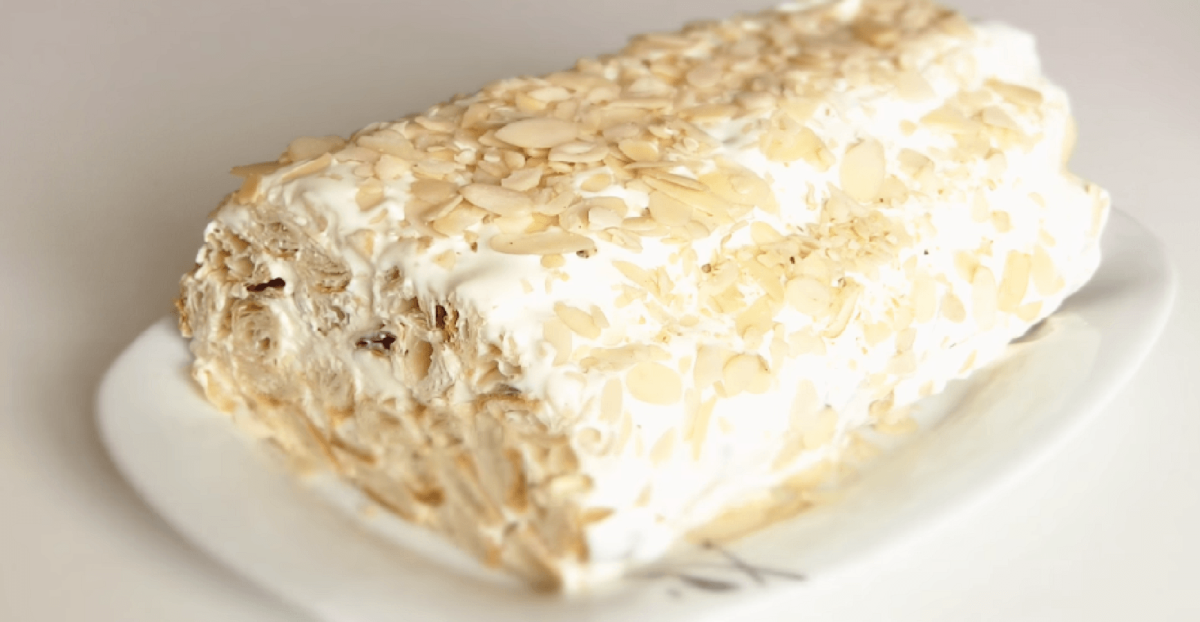 Меренговый рулет с кедровыми орешками