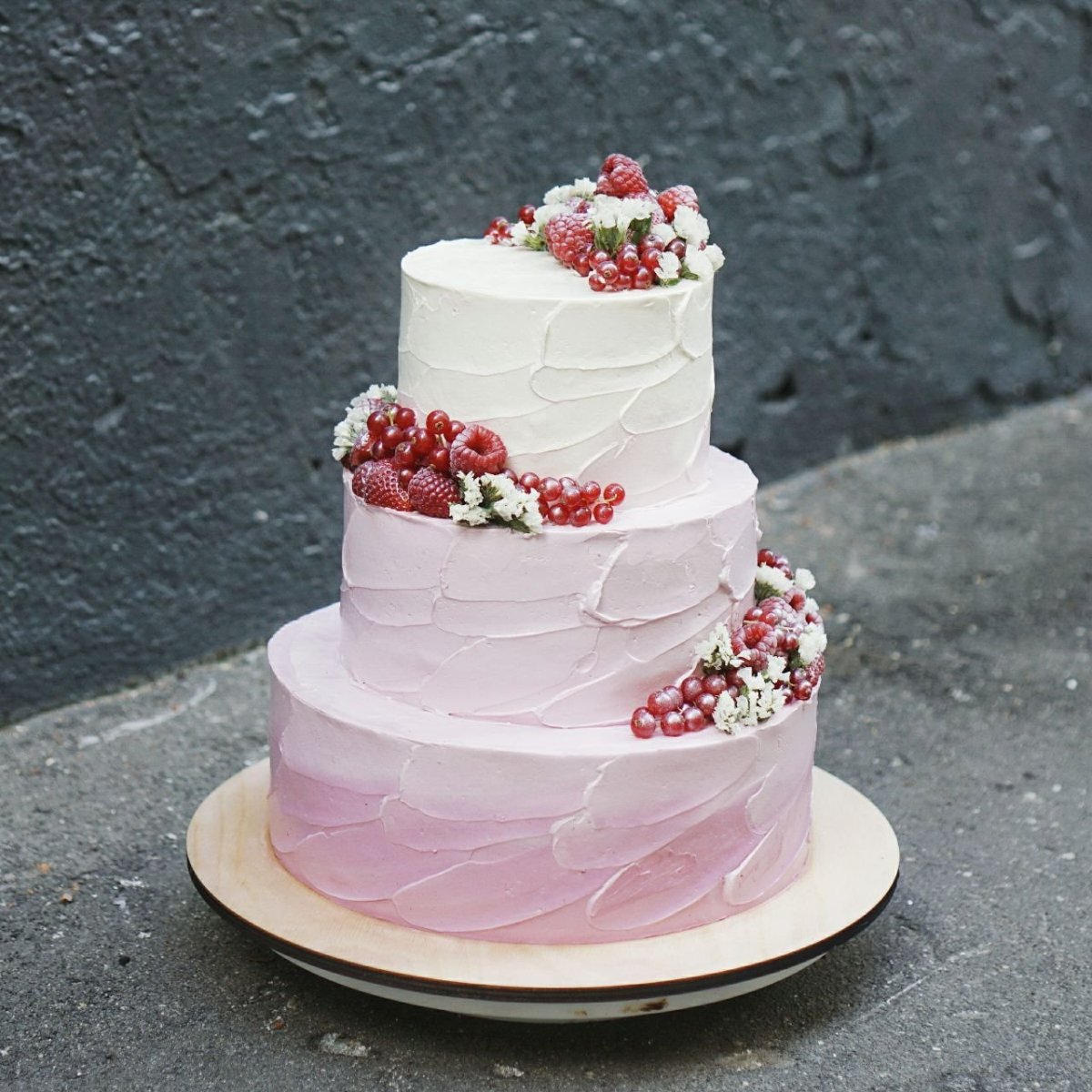 Свадебные торты трехъярусные очень красивые