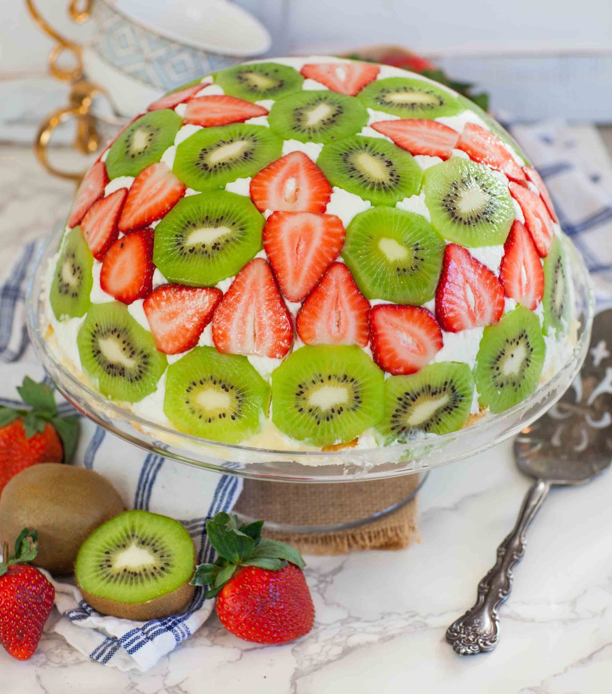 Торт с киви и клубникой