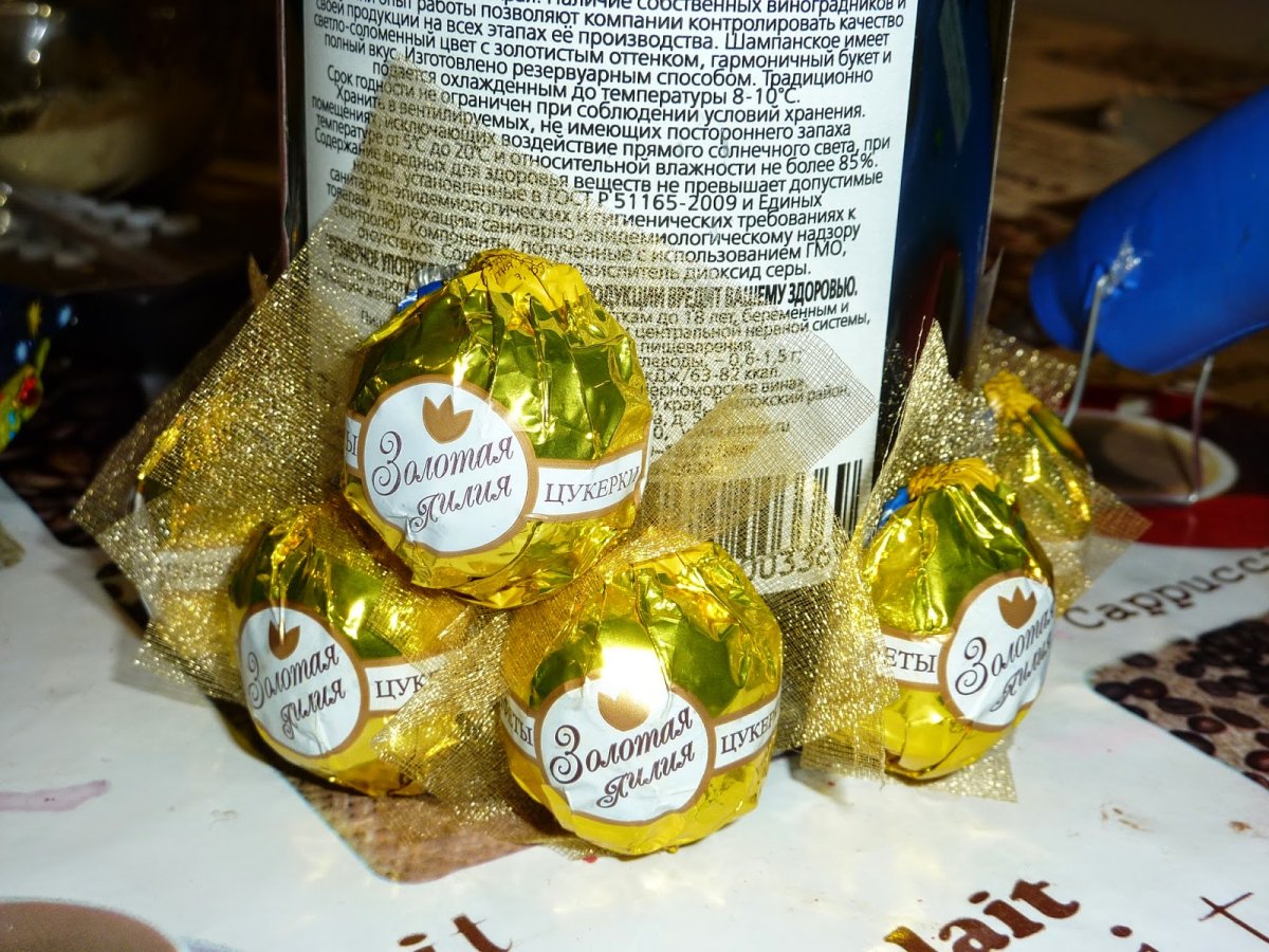Подарок из конфет