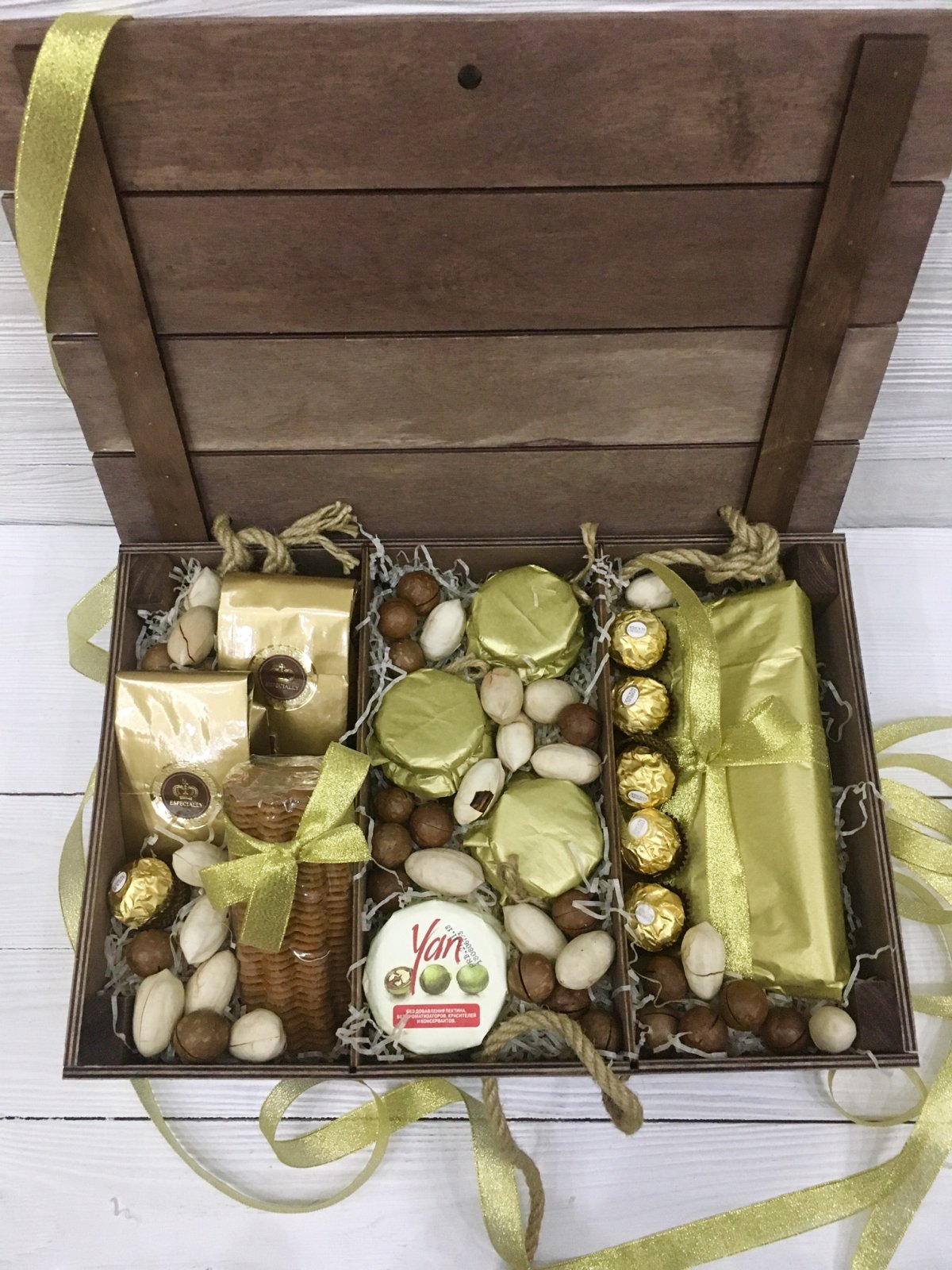 Подарочные коробки с орехами