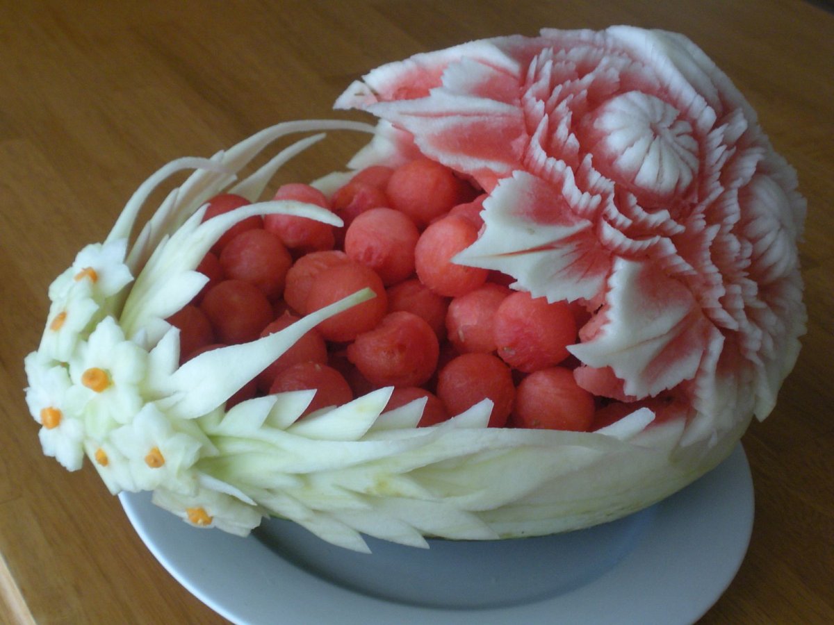 Карвинг из ягод и фруктов