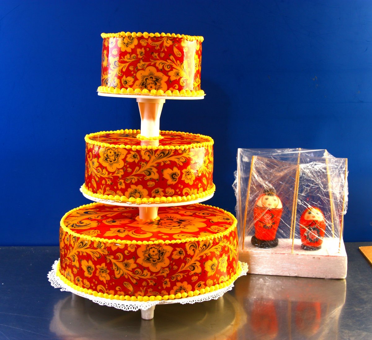 Торт с красными маками