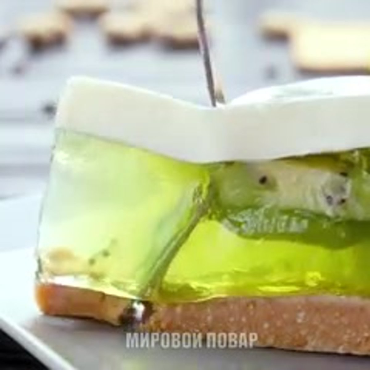 Торт фруктовый бисквитный