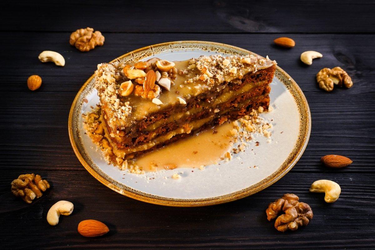 Ореховый торт кусочек
