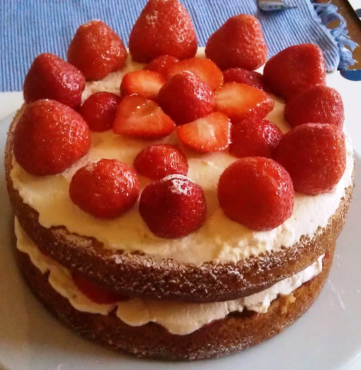 Открытка вкусный тортик