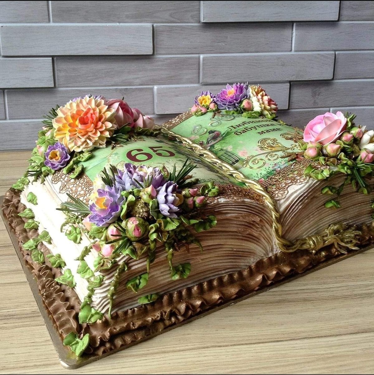Торт в виде книги