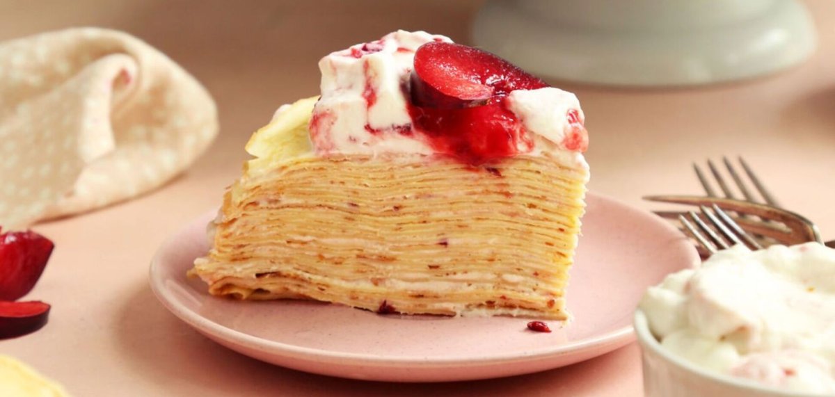 Блинный торт с клубникой