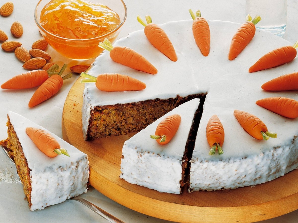 Морковки для украшения торта