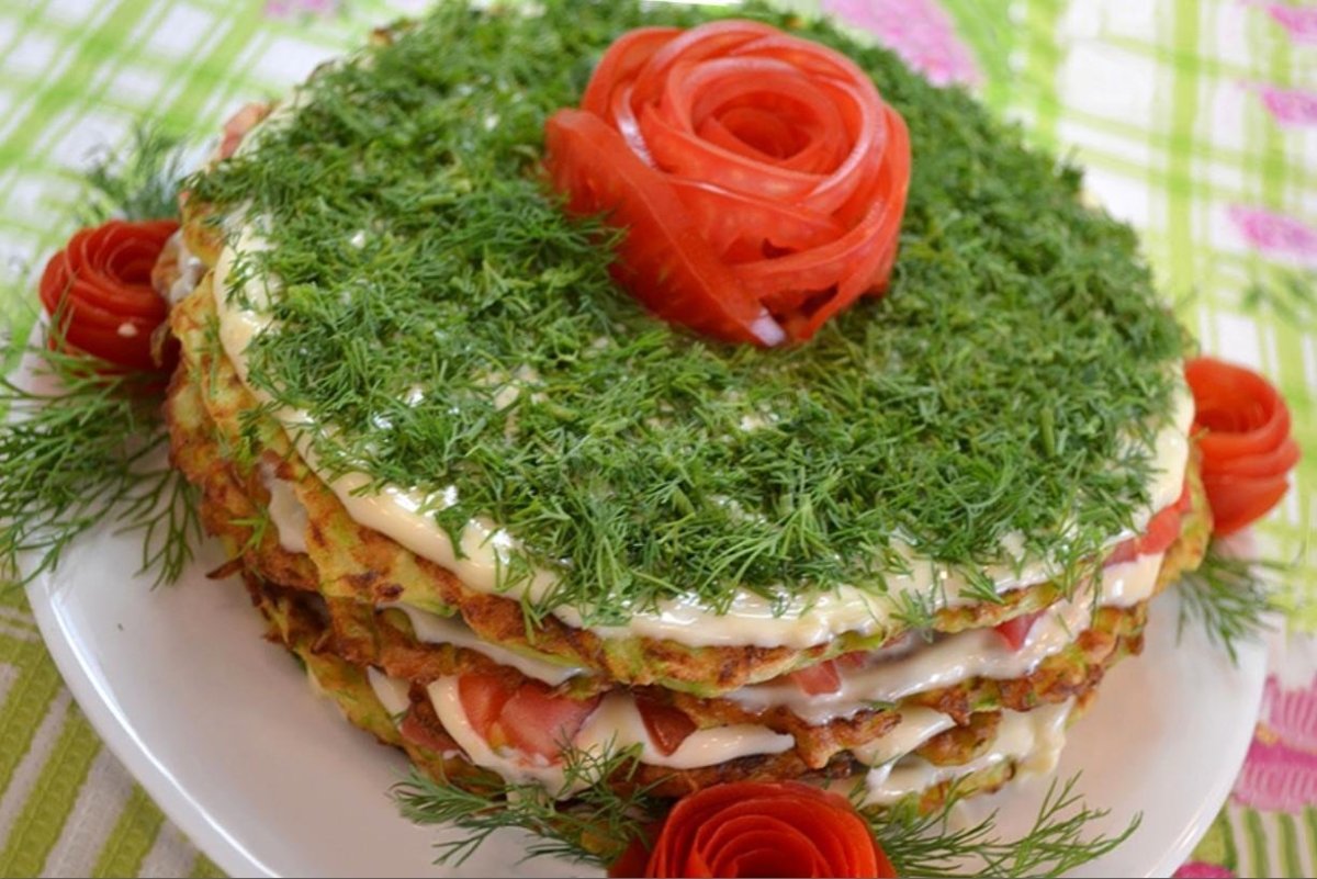 Кабачковый торт с колбасой и яйцами