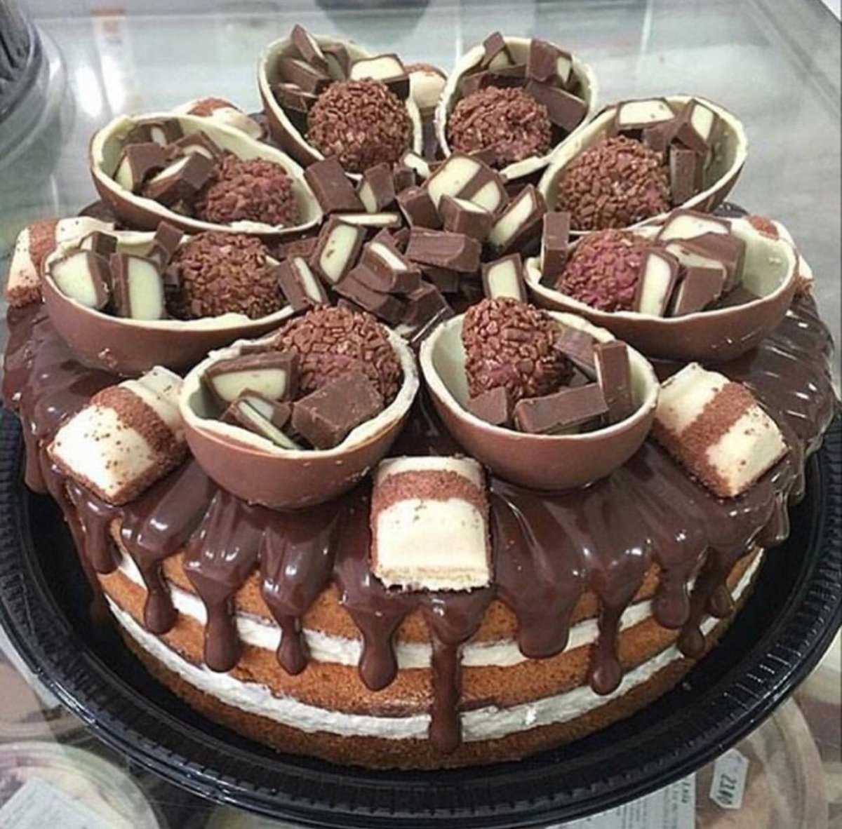 Шоколадный торт без украшений