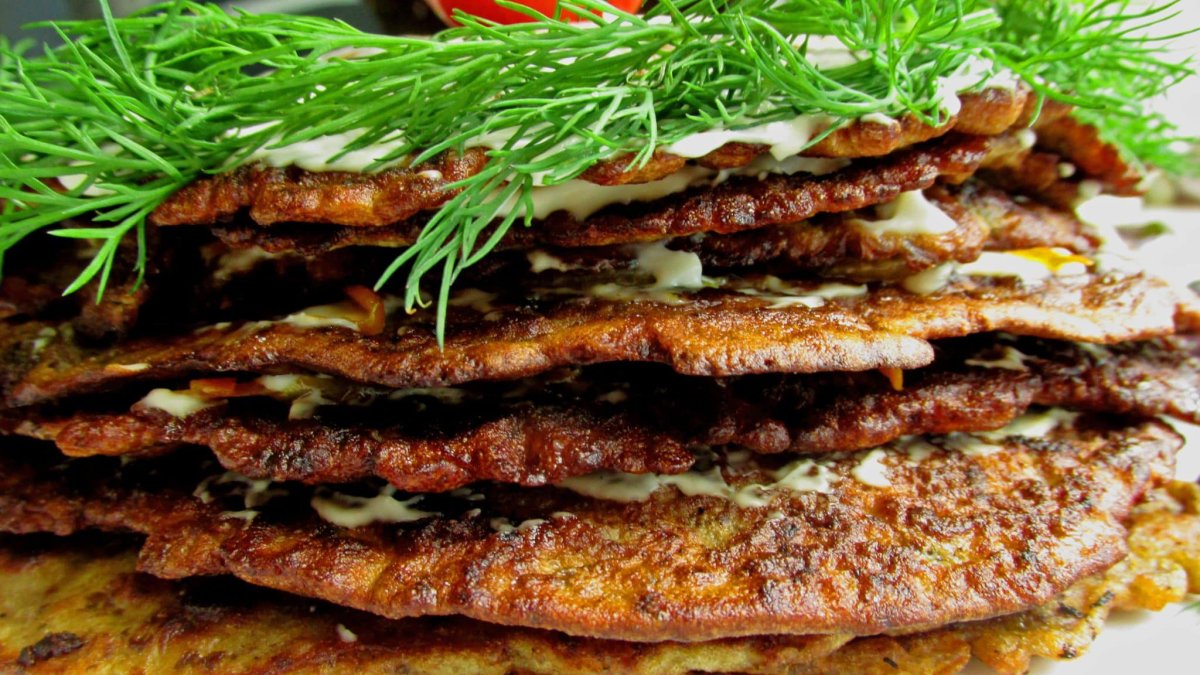 Печеночный торт с брусникой