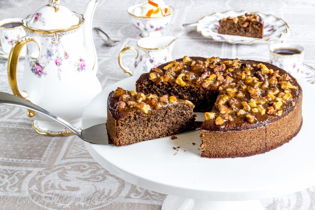 Торт с грецкими орехами и сгущенкой