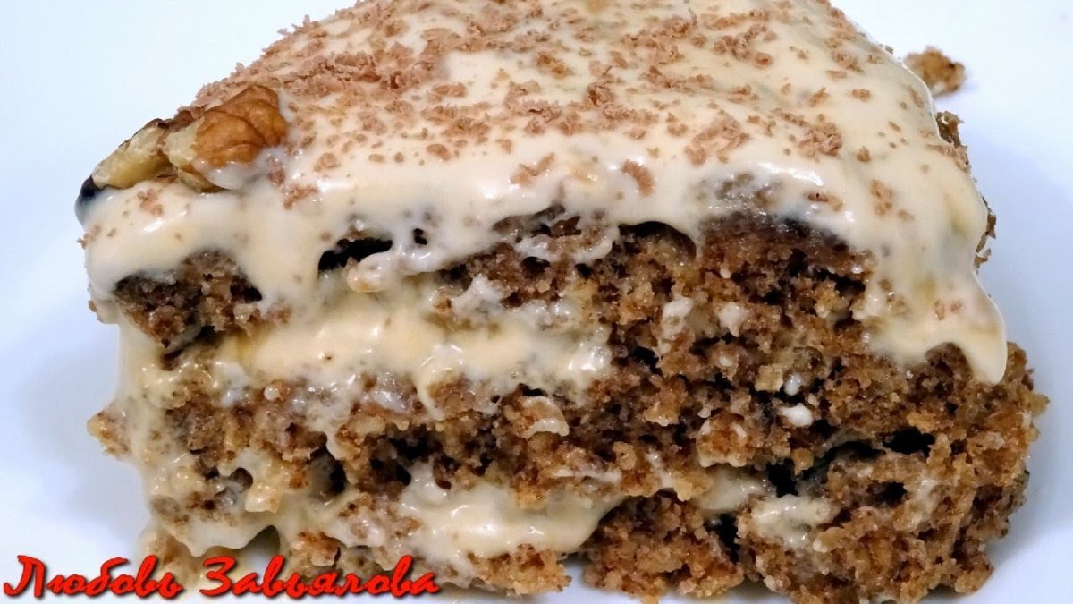 Торт обсыпанный орехами