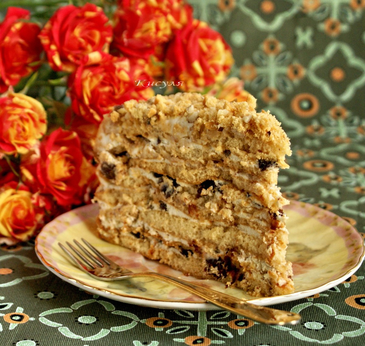 Торт с грецкими орехами и сгущенкой