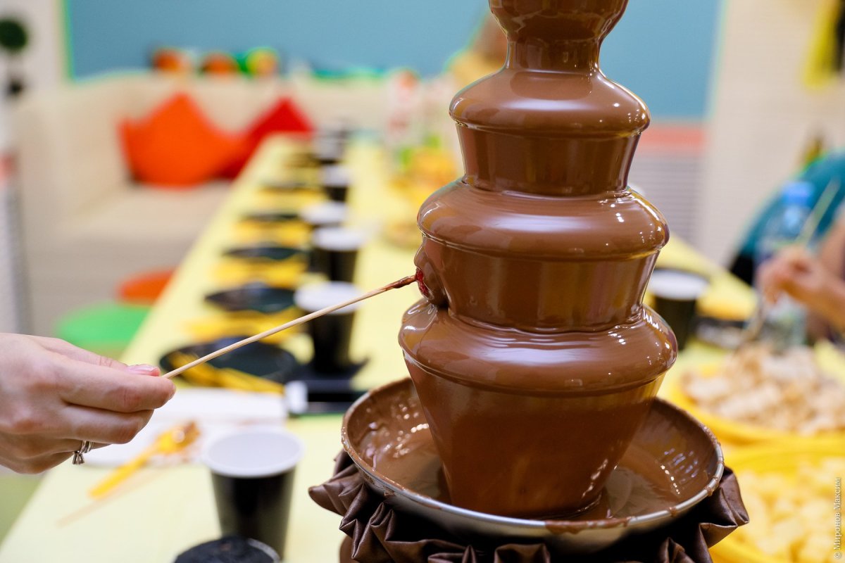 Fondue Fountain and vafli