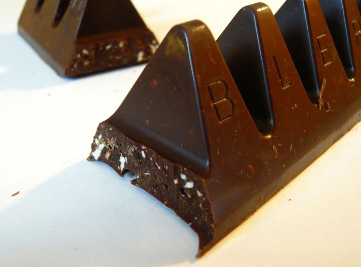 Шоколад треугольником Toblerone