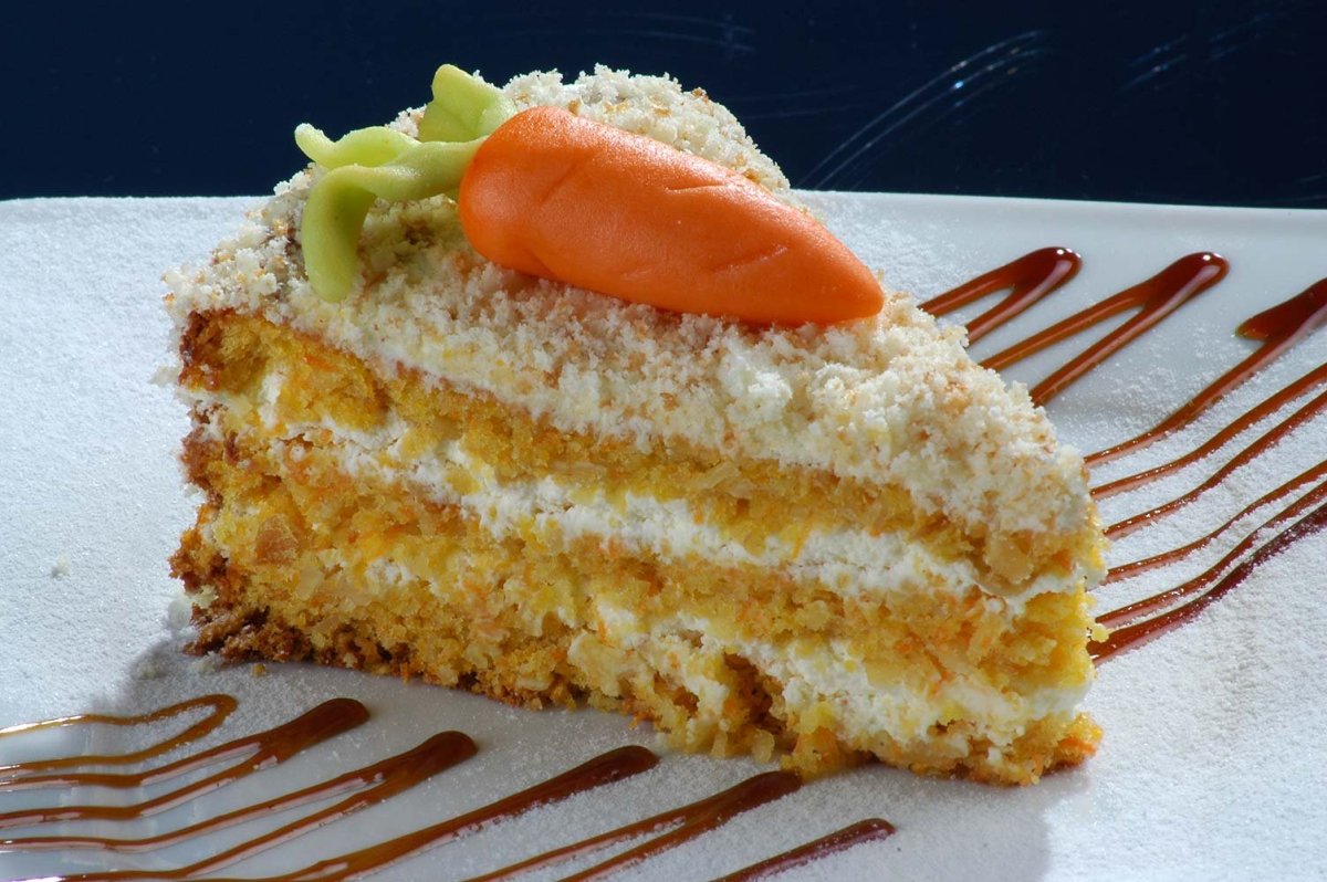 Морковный торт с творожным кремом