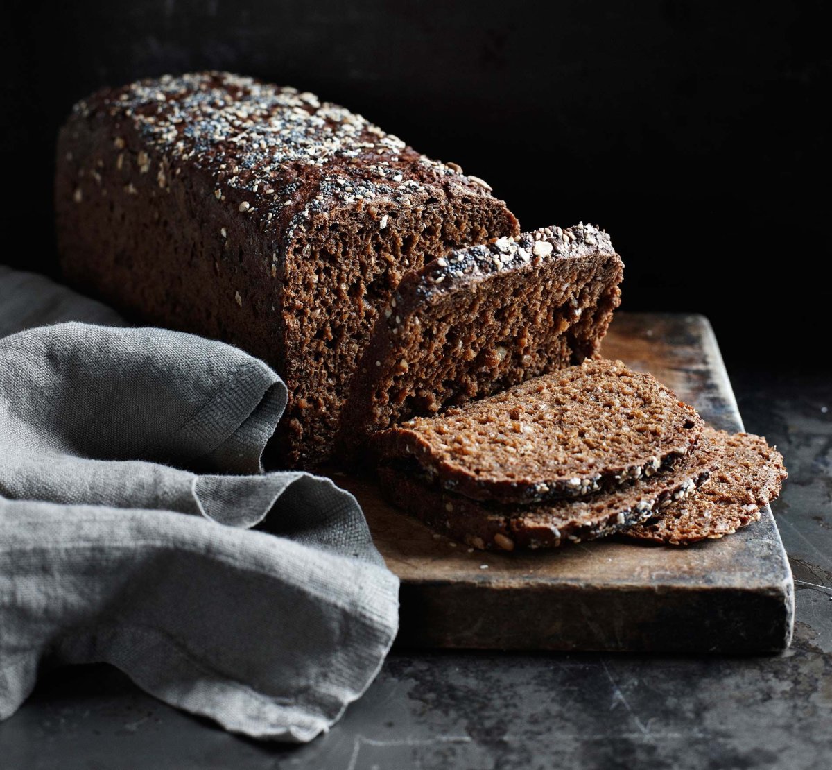Канапе с бородинским хлебом и селедкой