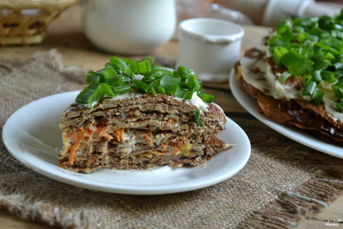 Печеночный торт с яйцом и морковью