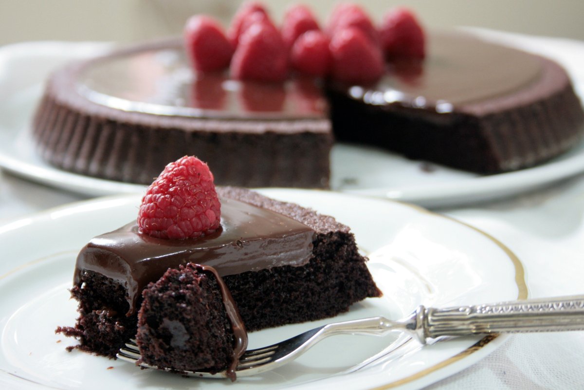 The Welcome Home Cake by Linda Herman