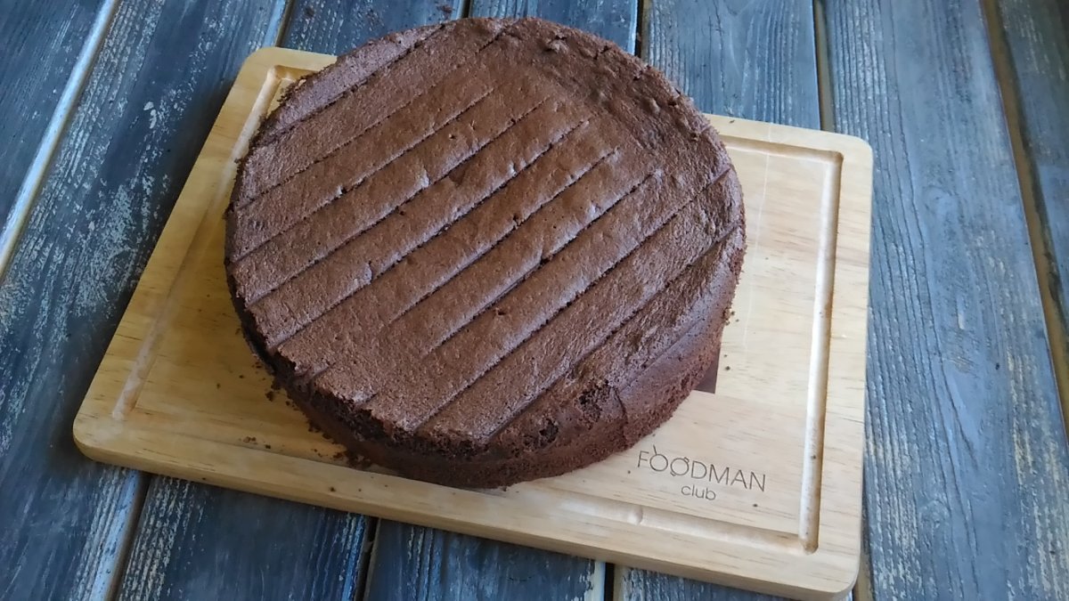 Торт с шоколадными коржами