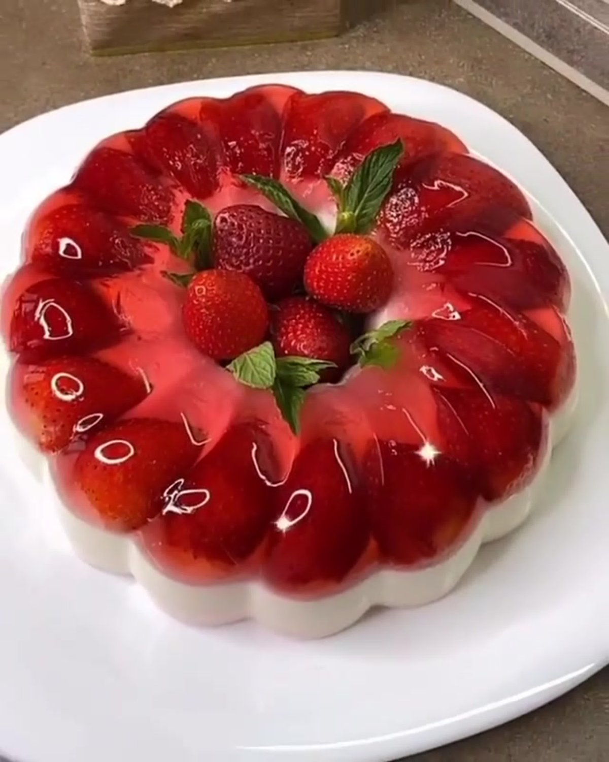 Фруктовый торт с клубникой