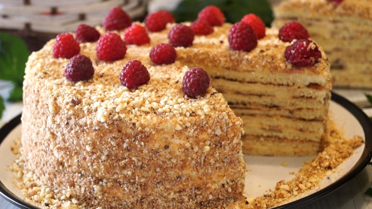Торт с клубникой и зефиром