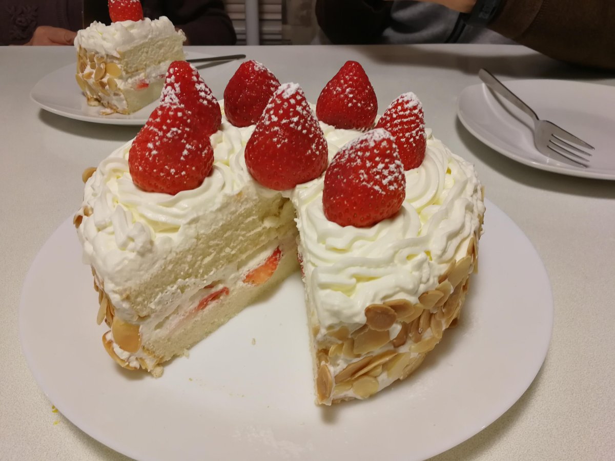 Strawberry Sponge Cake