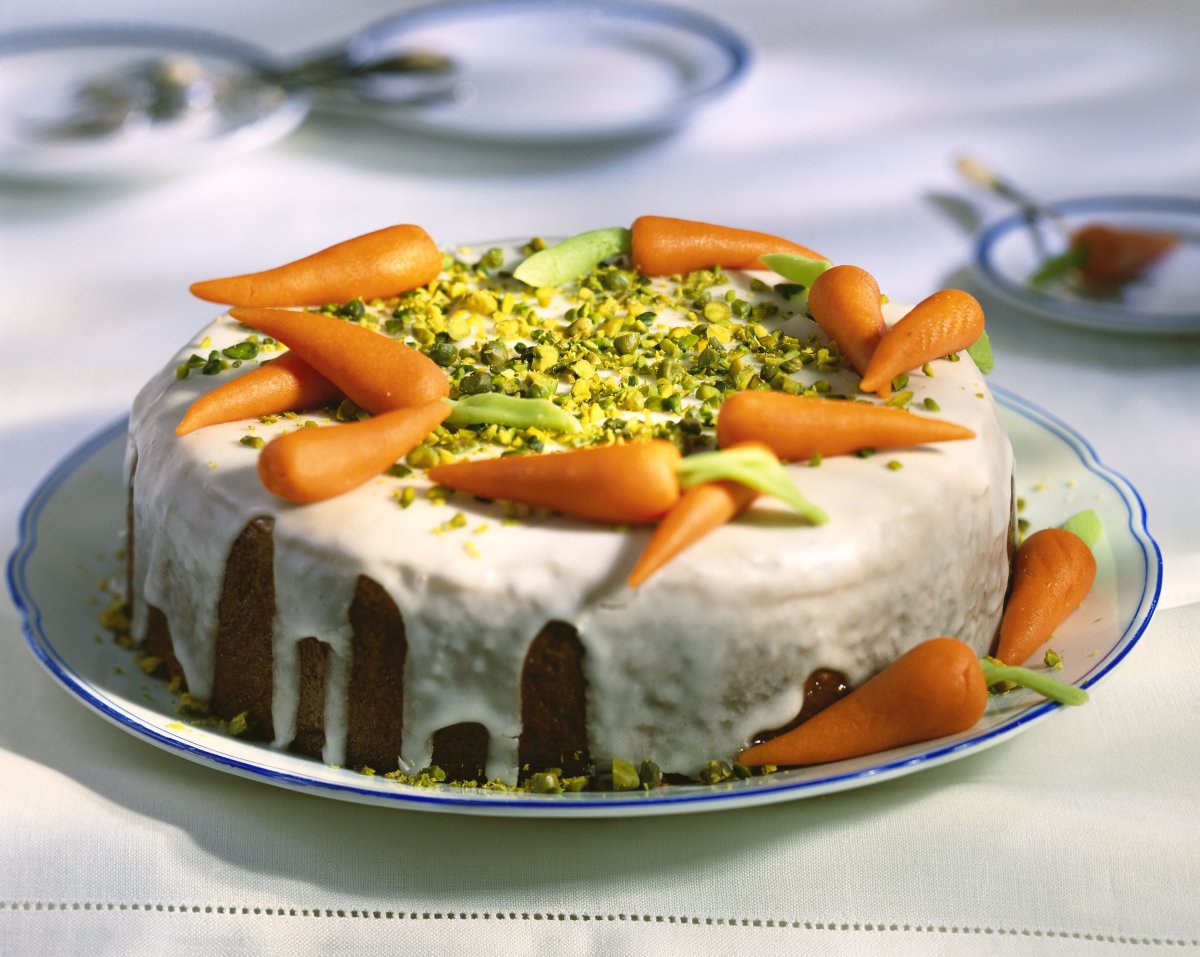 Морковки для украшения торта