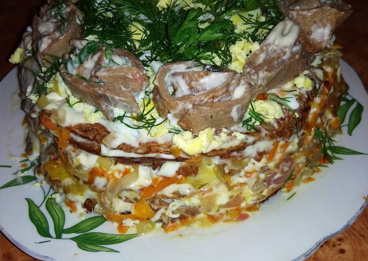 Куриный закусочный торт с корейской морковью