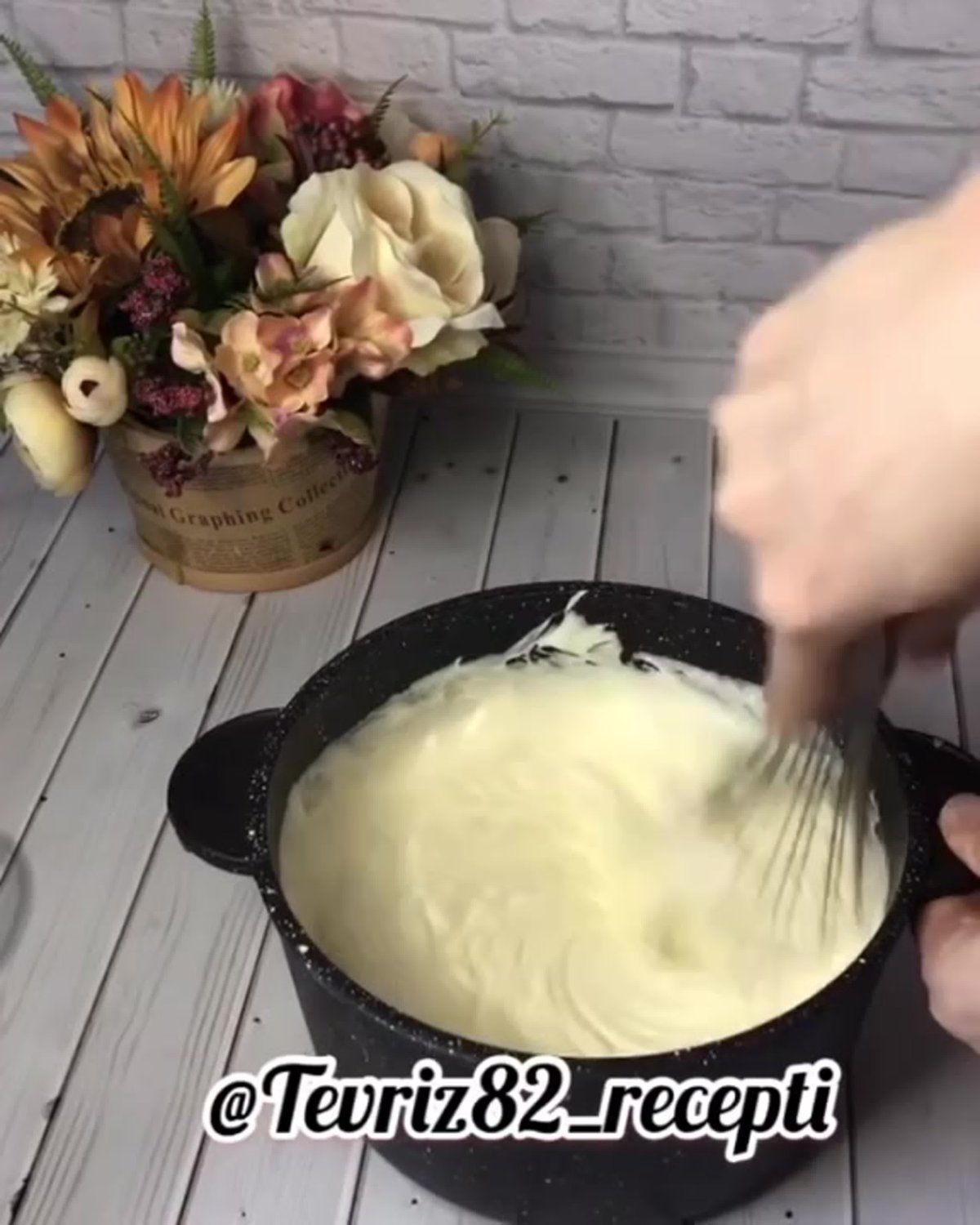 Торт пломбир из песочной крошки с кремом