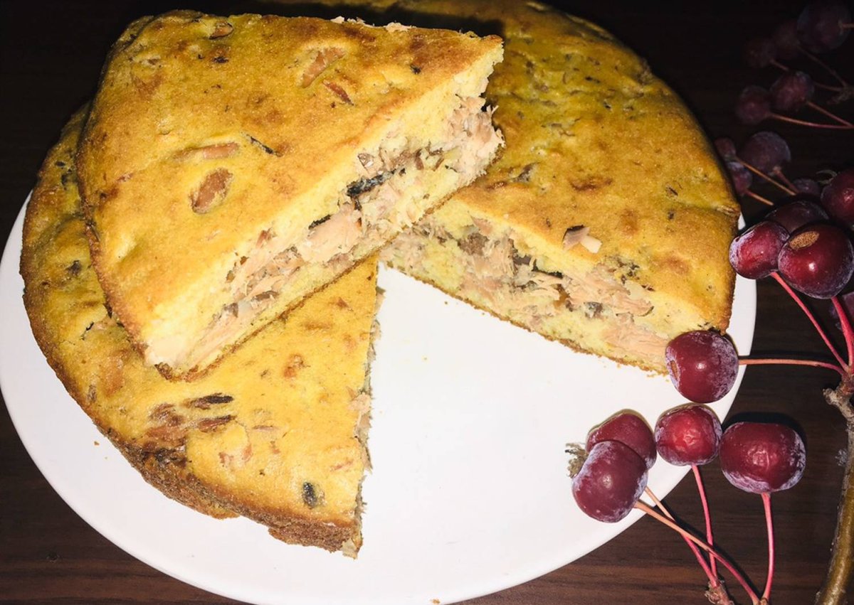 Заливной пирог с тунцом и яйцом