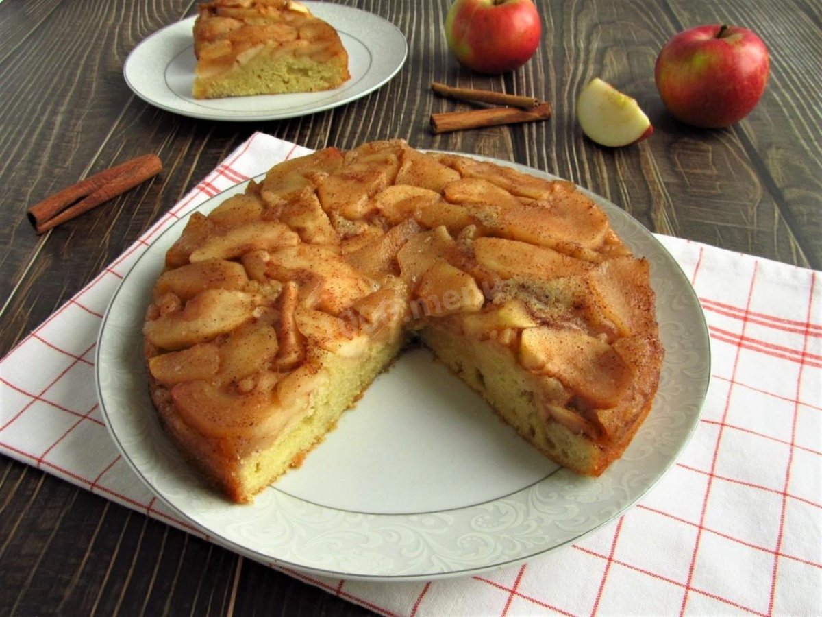 Диетическая шарлотка с яблоками