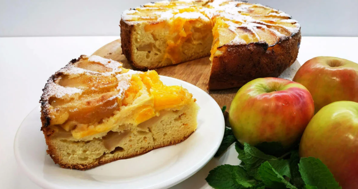 Пирог шарлотка с яблоками