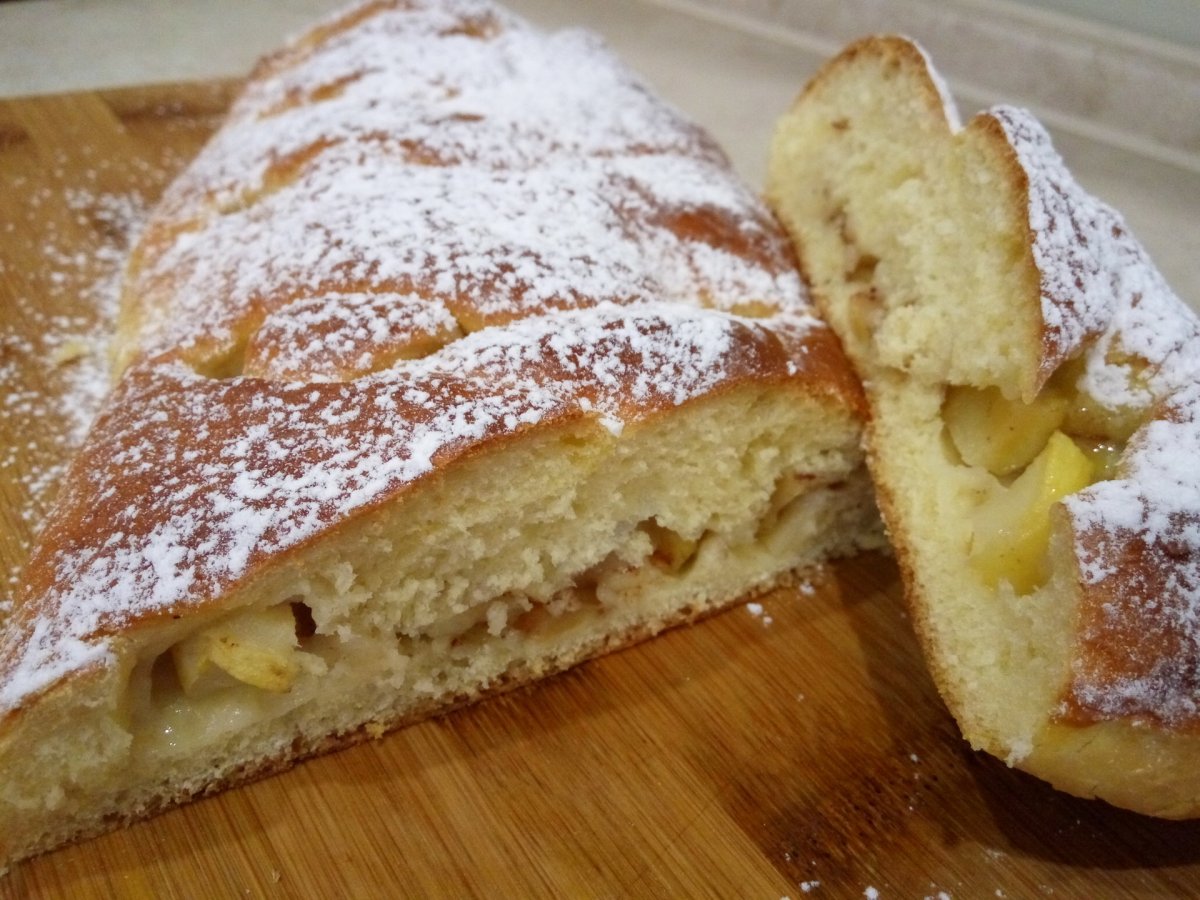 Десерт шарлотка с яблоками