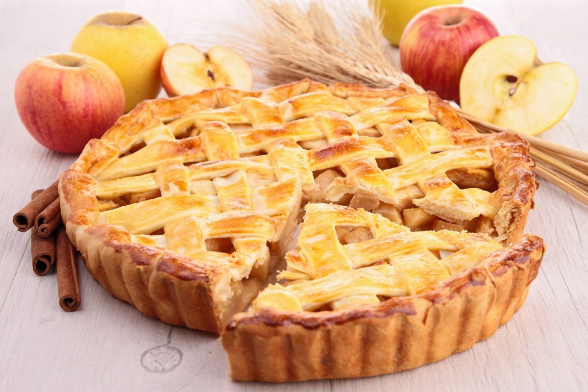 Кусок пирога с яблоками