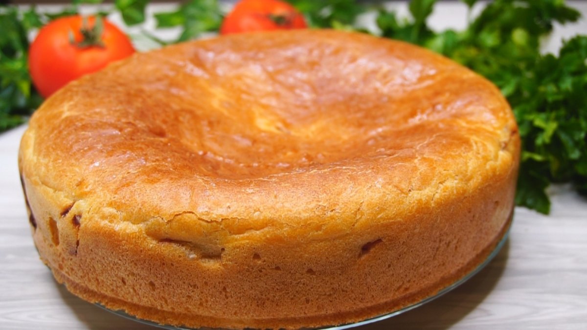 Заливной пирог с луком и яйцом