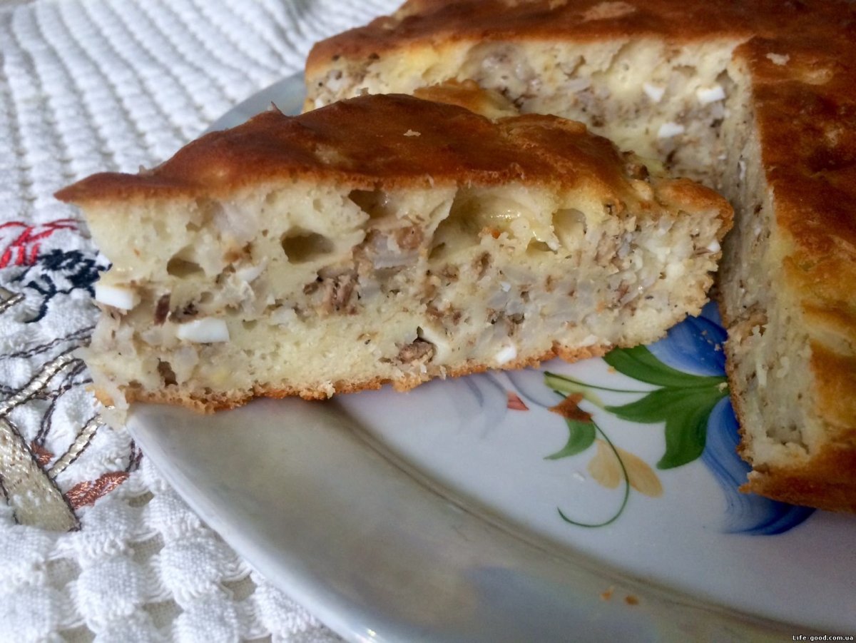Заливной пирог с луком и яйцом