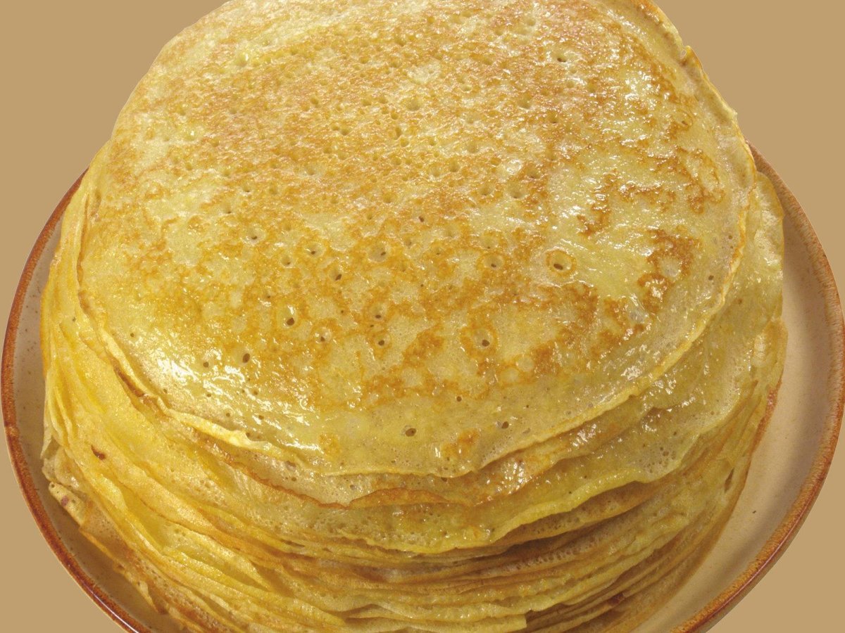 Блины с клубникой