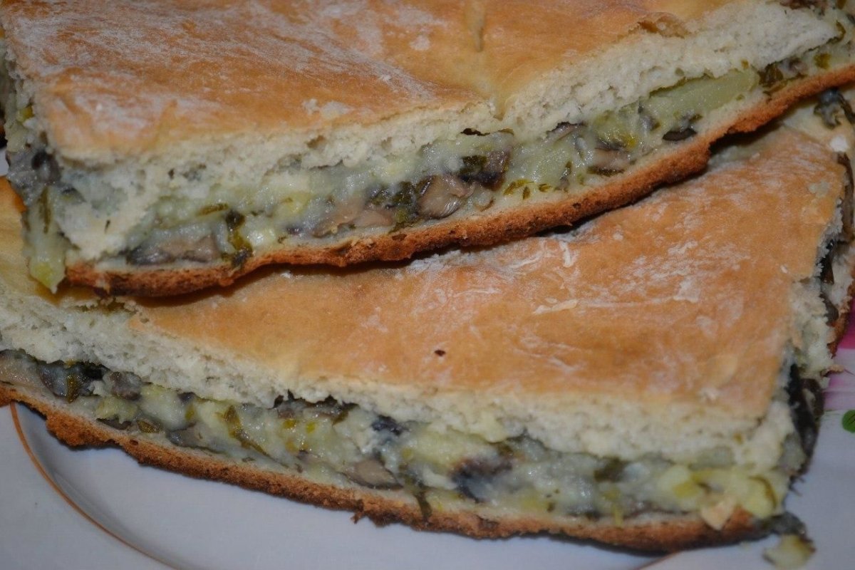 Пирог с изюмом и орехами