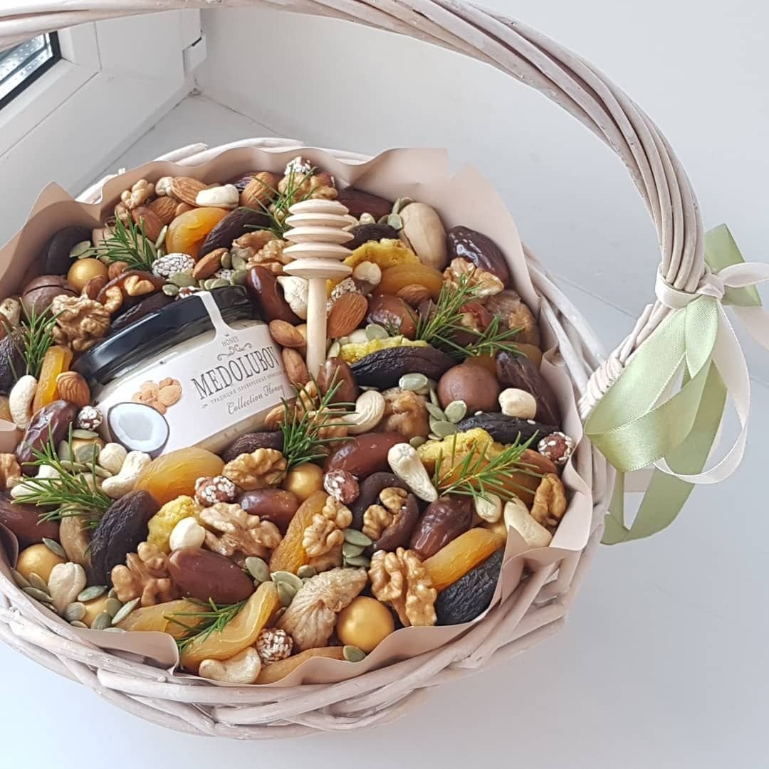 Букет из орехов и сухофруктов